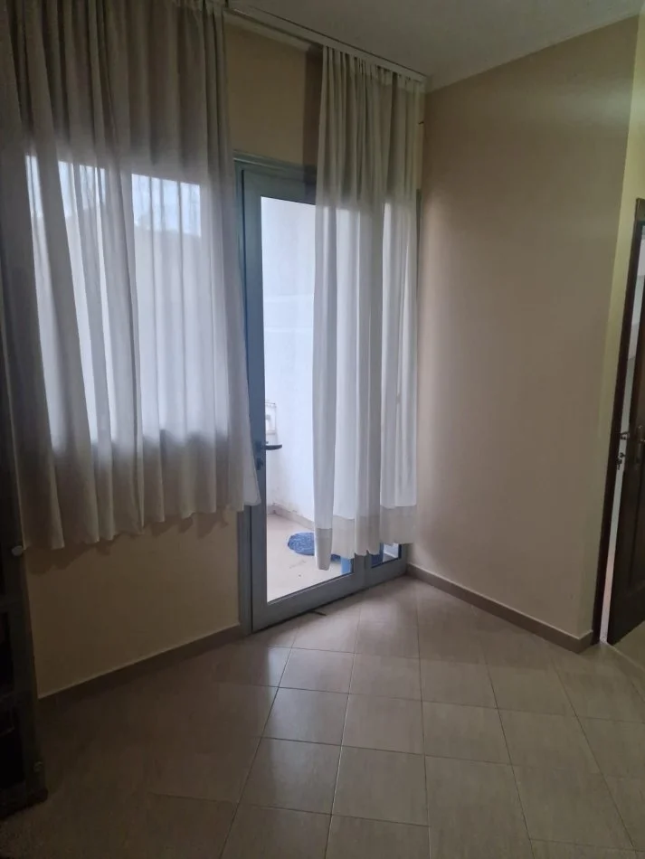 Tirane, jepet me qera shtepi 3+1 Kati 3, 100 m² 500 € (Brryl prane Oslo Bar)