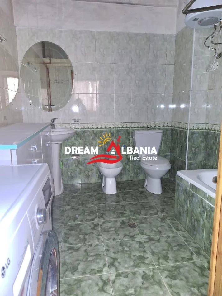 Tirane, jepet me qera apartament 3+1 Kati 5, 120 m² 700 € (Siri Kodra)