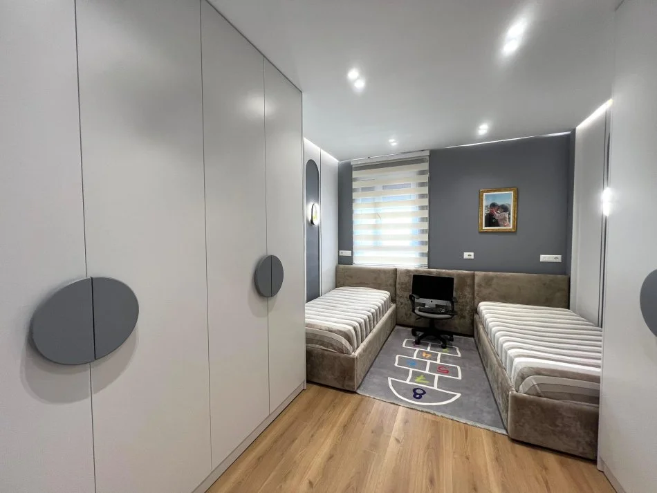 Tirane, jepet me qera 2+1+Ballkon Kati 6, 100 m² 850 € (DON BOSKO)