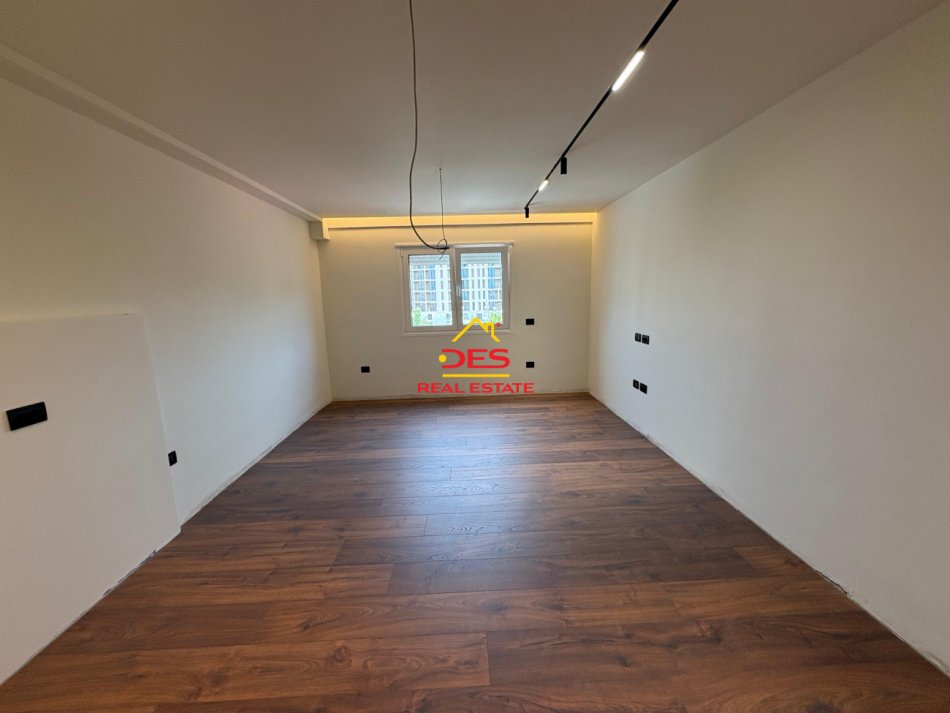 Vlore, shitet apartament 2+1+Ballkon Kati 4, 85 m² 144.500 € (Rruga Pelivan Leskaj)
