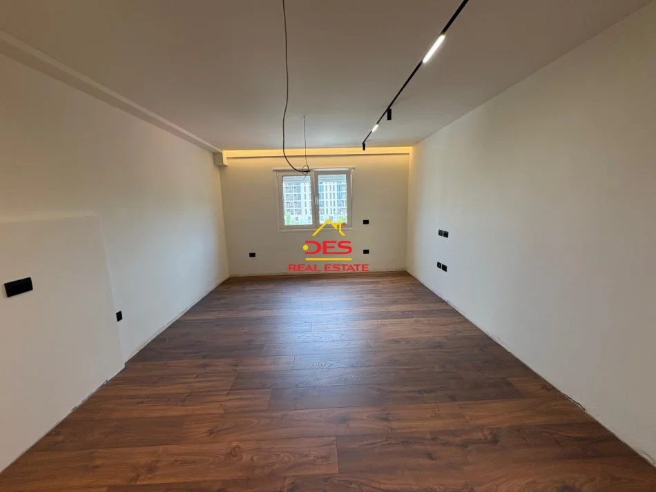 Vlore, shitet apartament 2+1+Ballkon Kati 4, 85 m² 144.500 € (Rruga Pelivan Leskaj)