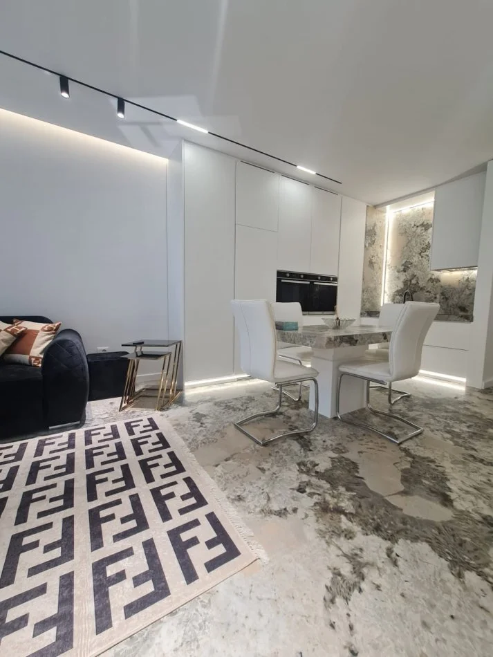 Tirane, jepet me qera apartament 1+1+Ballkon Kati 2, 80 m² 1.200 € (Liqeni i thate)