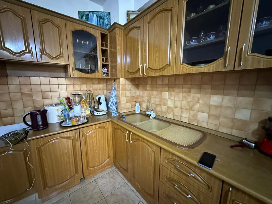 Tirane, shitet apartament 1+1+Ballkon Kati 3, 65 m² 93.000 € (Rruga e Dibres, Spital Amerikan 2)