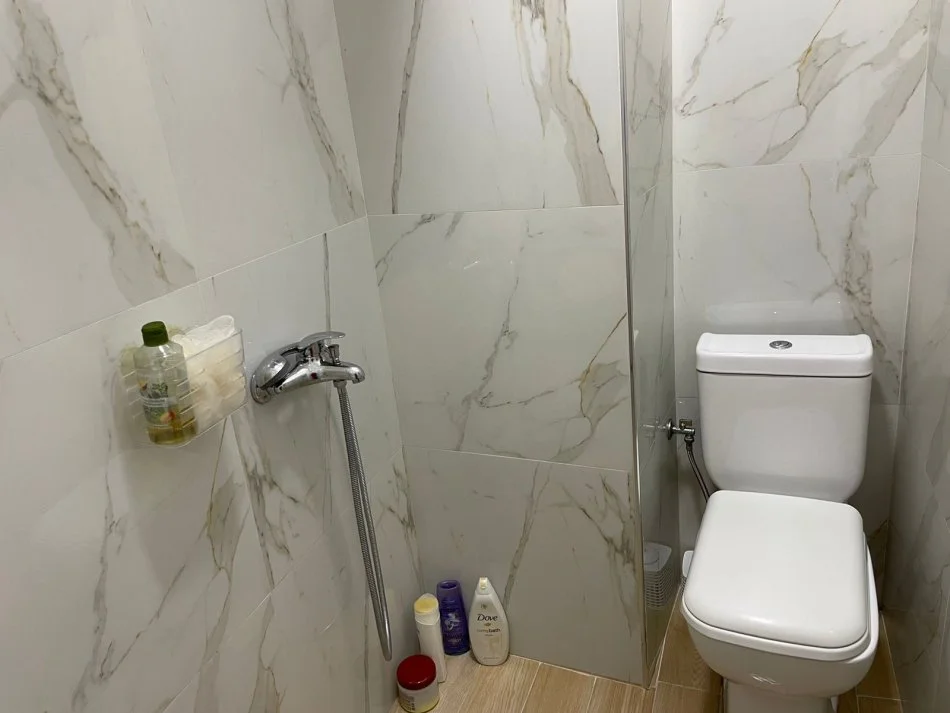 Tirane, jepet me qera apartament 1+1+Ballkon Kati 5, 650 € 