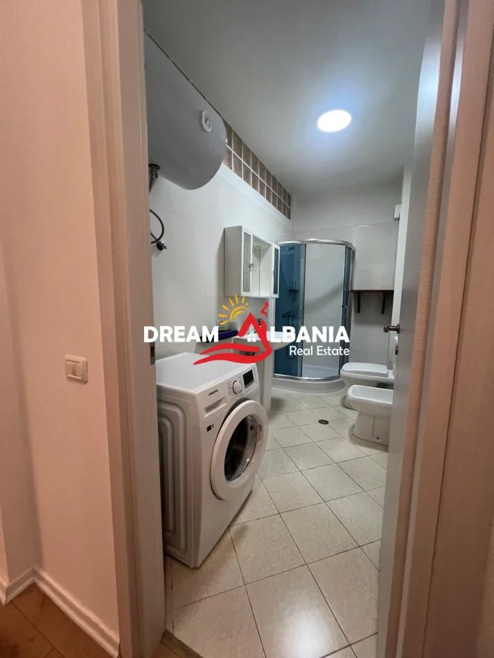 Tirane, jepet me qera apartament 2+1 , 100 m² 700 € (Selvia)