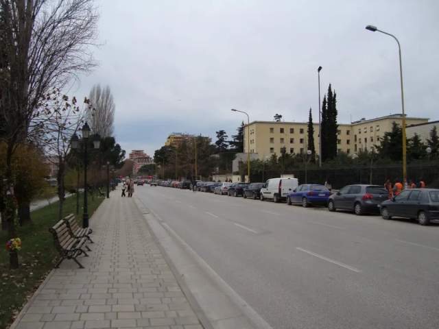 Tirane, ofert apartament 2+1+BLK 105 m² 600 Euro (BULEVARDI ZHAN DARK)