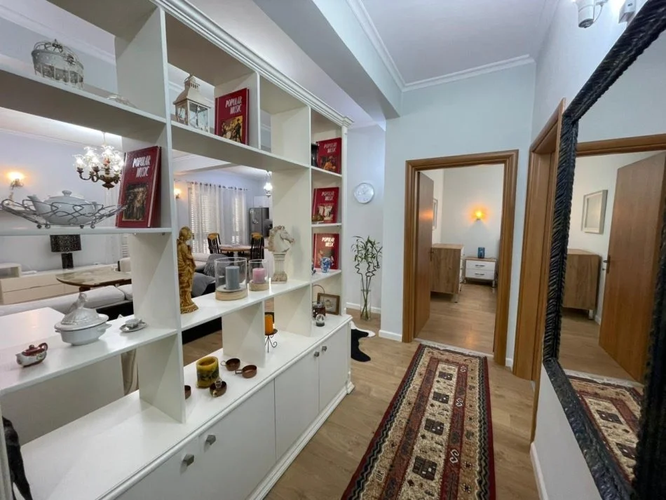 Tirane, jepet me qera apartament 2+1 Kati 2, 103 m² 850 € (Rruga e Durresit)