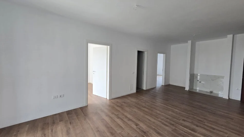 Tirane, shitet apartament 2+1+Ballkon Kati 2, 111 m² 192.000 € 