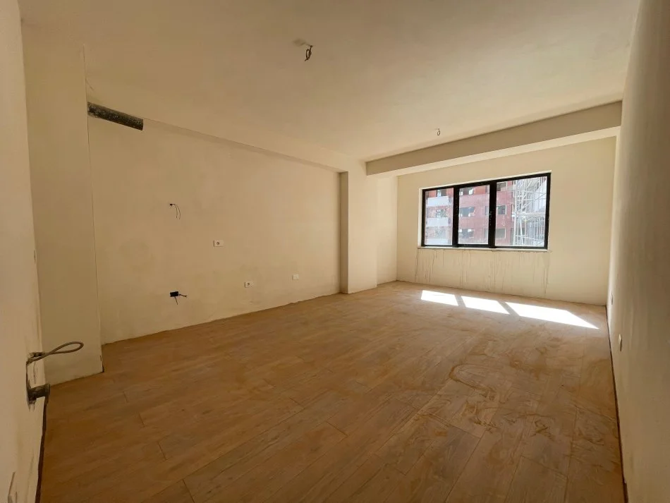 Tirane, shitet apartament 2+1 , 97 m² 122.000 € (Prane Vila L)
