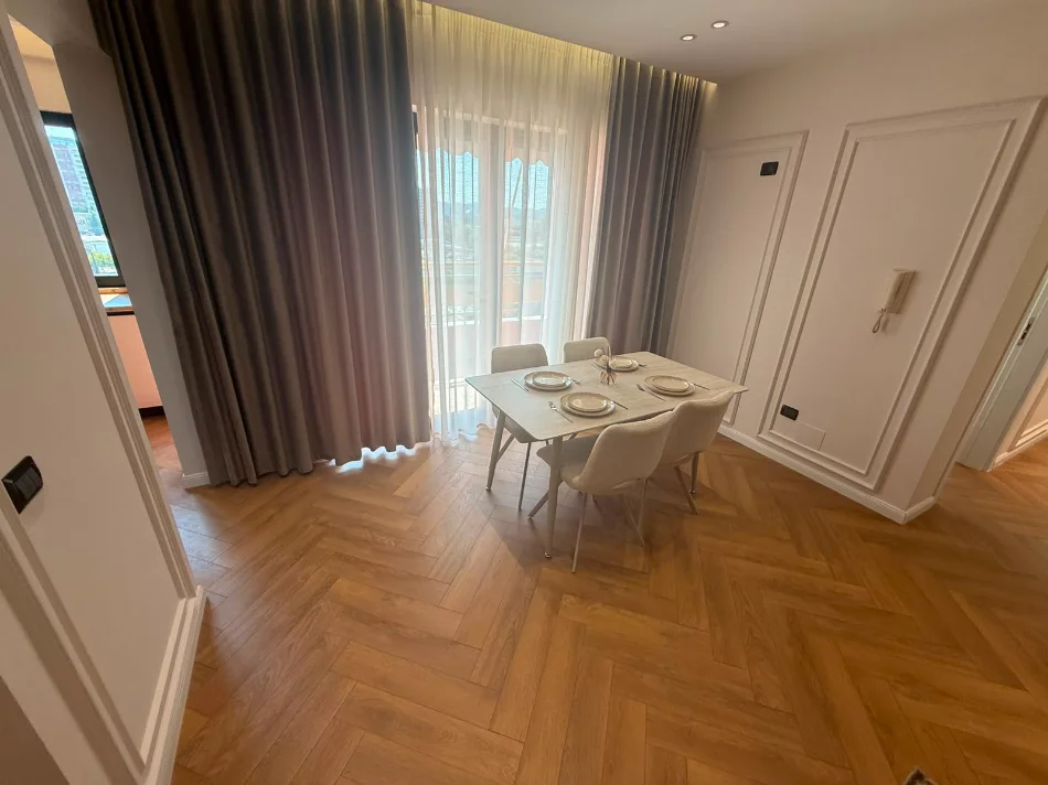 Tirane, shitet apartament 2+1+Ballkon Kati 7, 101 m² 230.000 € (Bulevardi Bajram Curri)