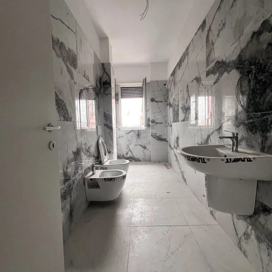 Tirane, shitet apartament 1+1 Kati 6, 110 m² 99.000 € (KAMEZ)