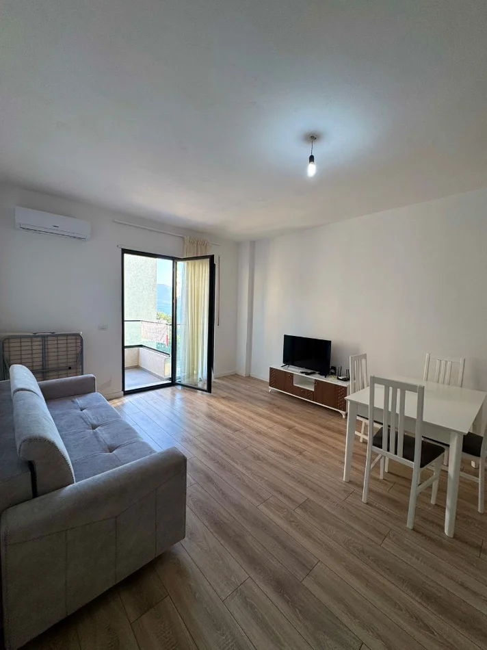 Vlore, jepet me qera 1+1 Kati 2, 65 m² 70 € (Radhime)