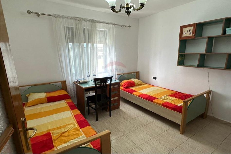 Tirane, jepet me qera apartament 2+1+Ballkon, Kati 5, 70 m² 500 € (Rruga Asim Vokshi)
