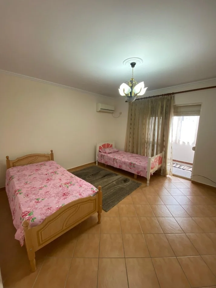 Tirane, jepet me qera apartament 2+1 Kati 3, 600 € (Stadiumi Dinamo)