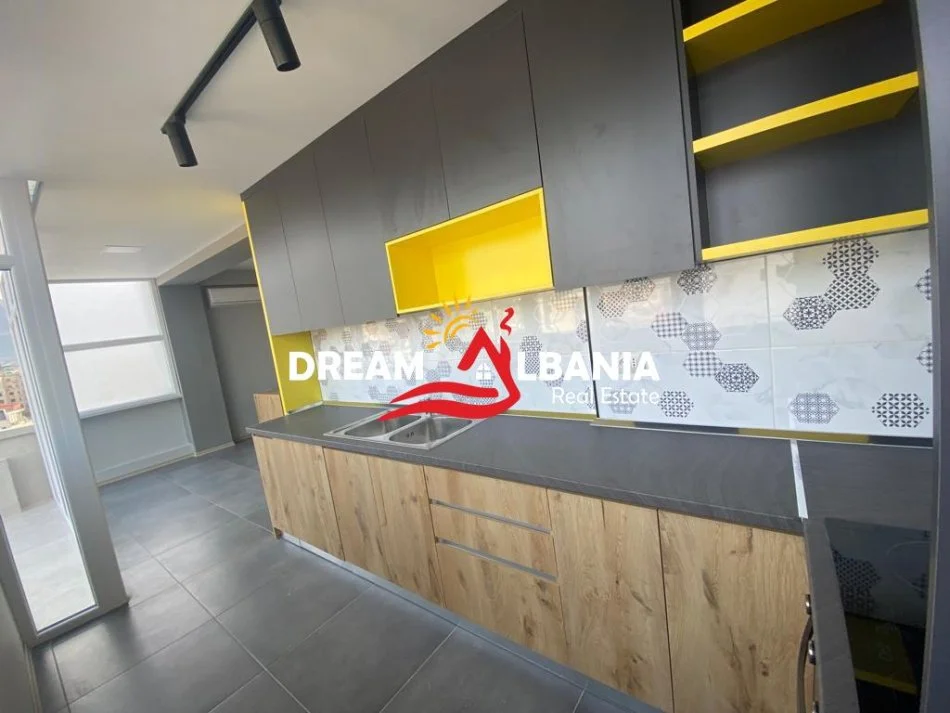 Tirane, jepet me qera zyre Kati 7, 100 m² 500 € (prane ambasades Amerikane)