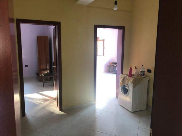 Tirane, jepet me qera 2+1+BLK Kati 1, 140 m² 20.000 Leke (Siper restorant Freskut)