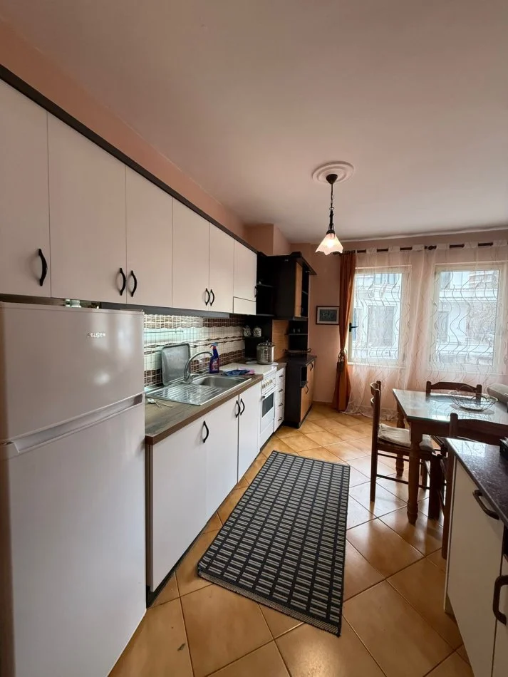 Tirane, jepet me qera apartament 2+1 Kati 3, 100 m² 550 € (Kodra e Diellit)