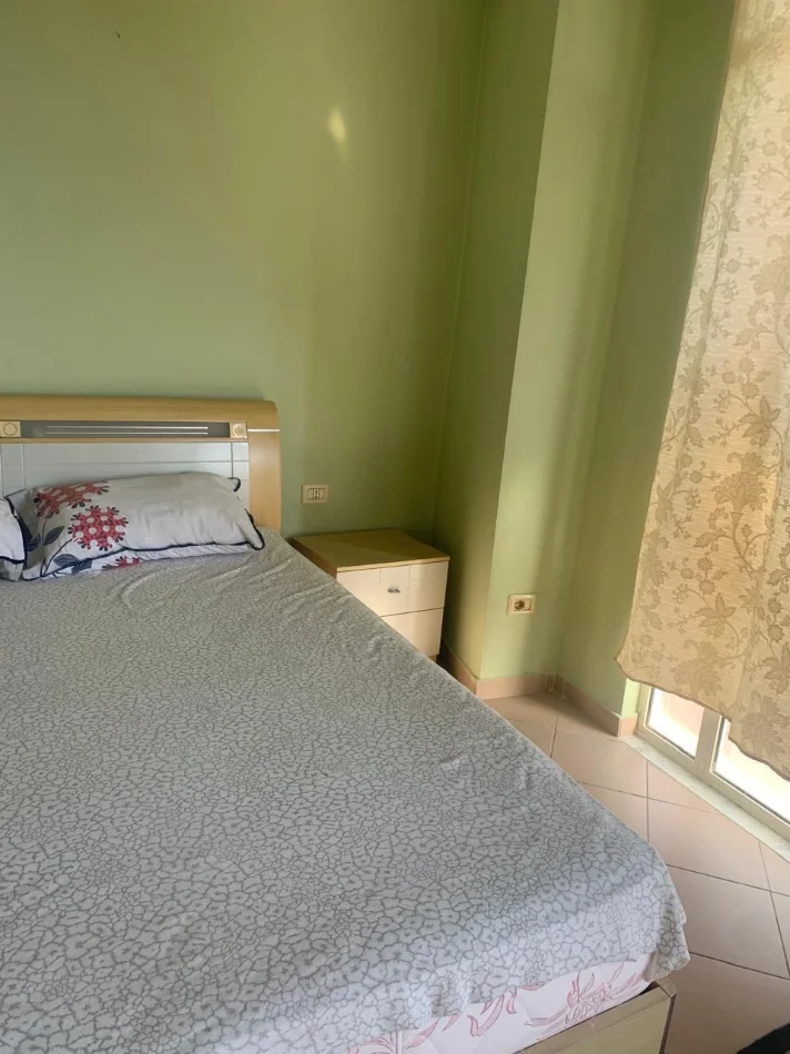 Tirane, jepet me qera apartament 1+1 Kati 5, 70 m² 500 € (Blloku i Ambasadave)