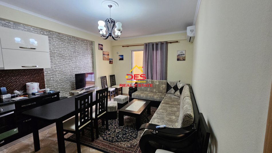 Vlore, jepet me qera apartament 1+1+Ballkon Kati 3, 70 m² 300 € (Rruga Gjergj Arianiti)