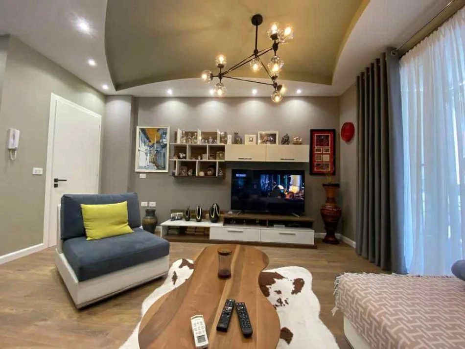 Tirane, jepet me qera apartament 2+1+Ballkon Kati 5, 90 m² 550 € (YZBERISHT AFER UNIKUT)