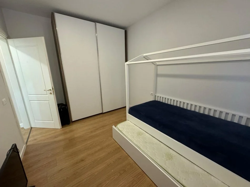 Tirane, jepet me qera apartament 1+1 Kati 1, 70 m² 650 € (Prane Hotel radison)