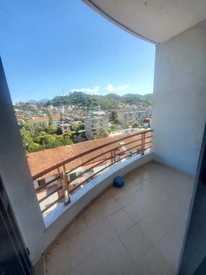 Tirane, jepet me qera apartament 2+1+Ballkon Kati 6, 80 m² 300 € (KOMBINAT)