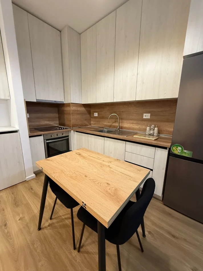 Tirane, jepet me qera apartament 1+1 Kati 3, 50 m² 400 € (Kompleksi Kadiu)
