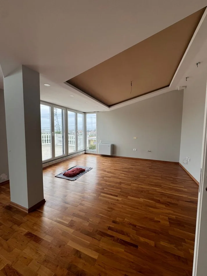 Durres, shitet shtepi 3+1 Kati 2, 312 m² 400.000 € (Rrashbull)