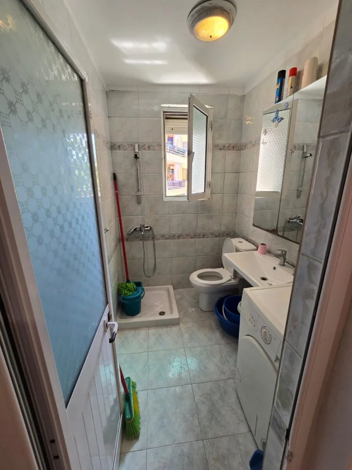 Tirane, shes apartament 1+1 Kati 3, 50 m² 88.000 € (Rruga Hoxha Tahsim)