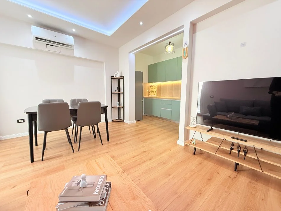 Tirane, jepet me qera apartament+verande | Penthouse 2+1+Ballkon Kati 11, 88 m² 850 € (Përballë Delijorgjit)