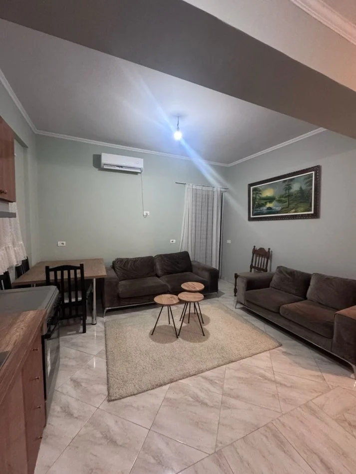 Tirane, jepet me qera apartament 2+1+Ballkon Kati 2, 85 m² 350 € (rruga Marie Kraja)