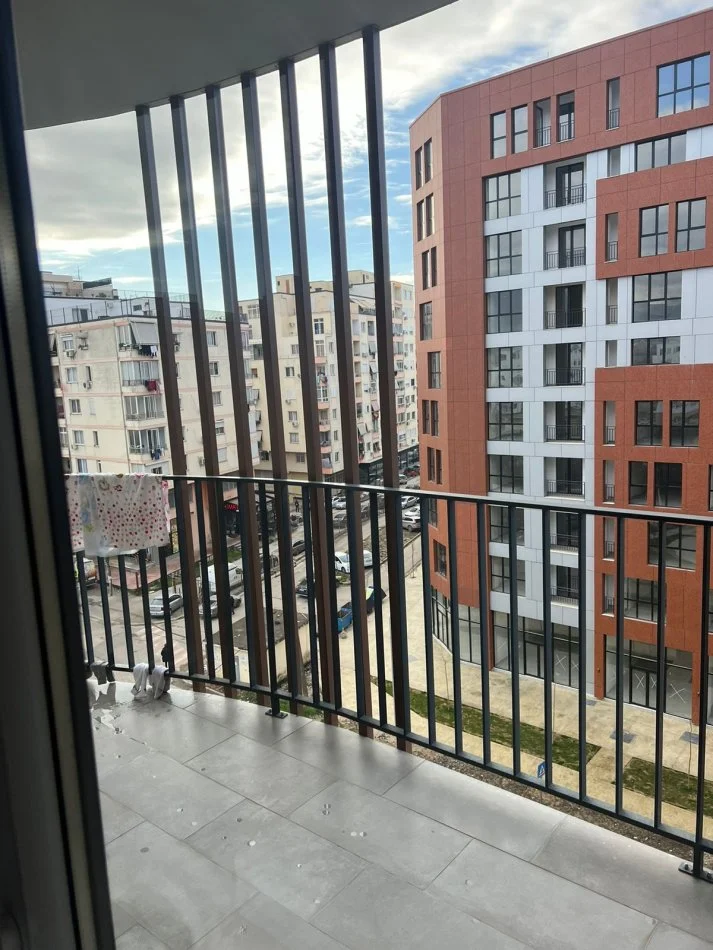 Tirane, jepet me qera apartament 1+1 Kati 5, 400 € (astir)