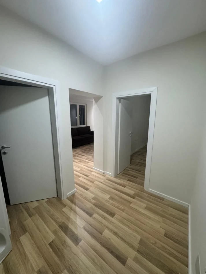 Tirane, shitet apartament 2+1+Ballkon Kati 3, 76 m² 154.000 € (tek Mine Peza)