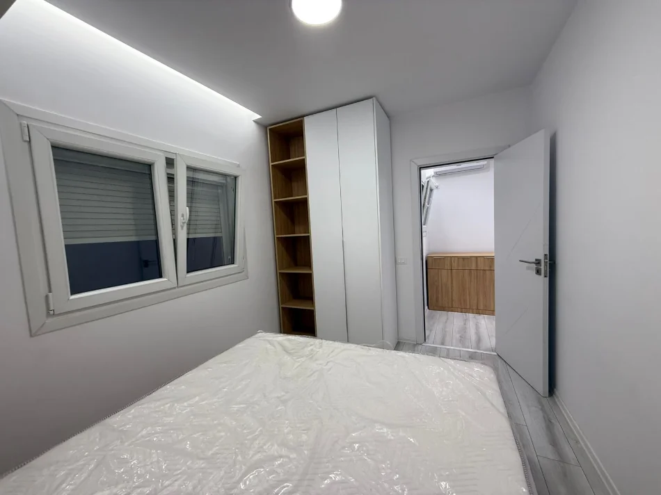 Tirane, jap me qera apartament 1+1 Kati 8, 42 m² (Rruga tish daija)