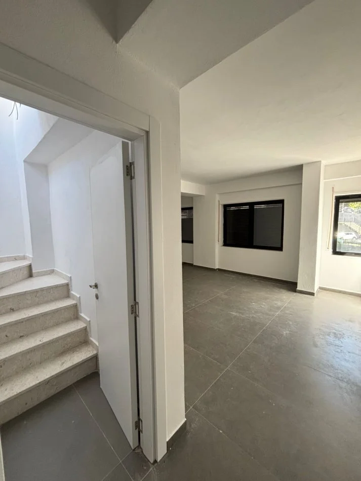 Tirane, jepet me qera apartament duplex Dublex Kati 5, 107 m² 