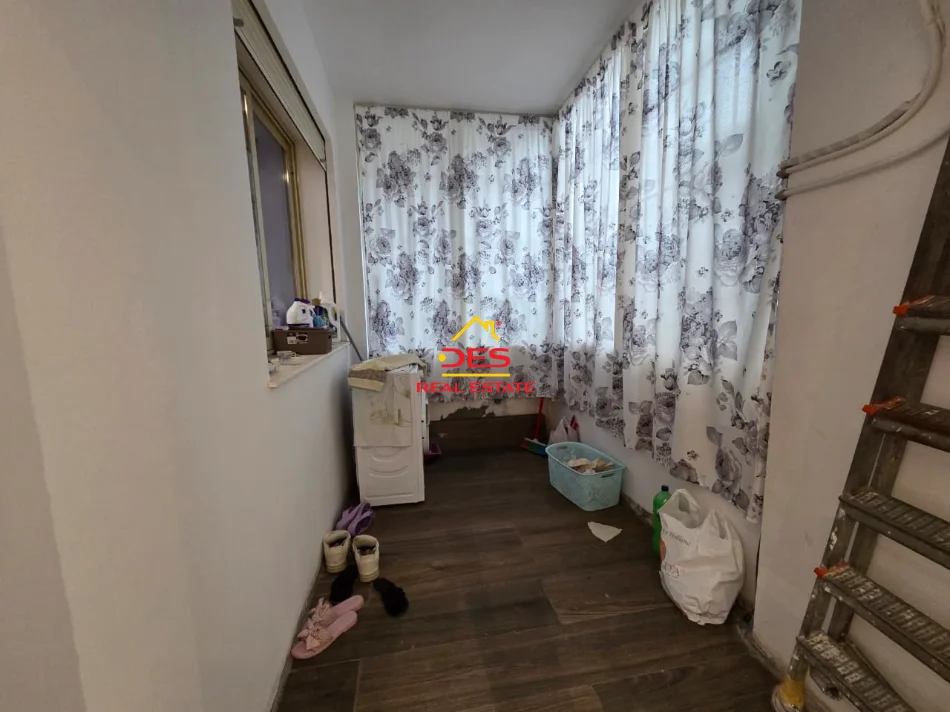 Vlore, shitet 2+1+Ballkon Kati 5, 110 m² 165.000 € (Rruga Rize Salati)