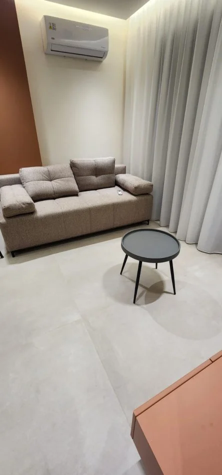 Tirane, jepet me qera apartament 1+1+Aneks+Ballkon Kati 2, 55 m² 1.100 € (Pazari i ri)