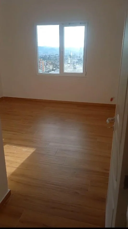 Tirane, jepet me qera apartament 2+1+Ballkon Kati 10, 95 m² 350 € 