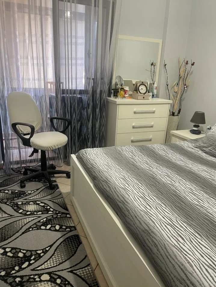 Tirane, jepet me qera apartament 1+1 Kati 3, 80 m² 490 € (21 Dhjetori, Rruga e Kavajes)
