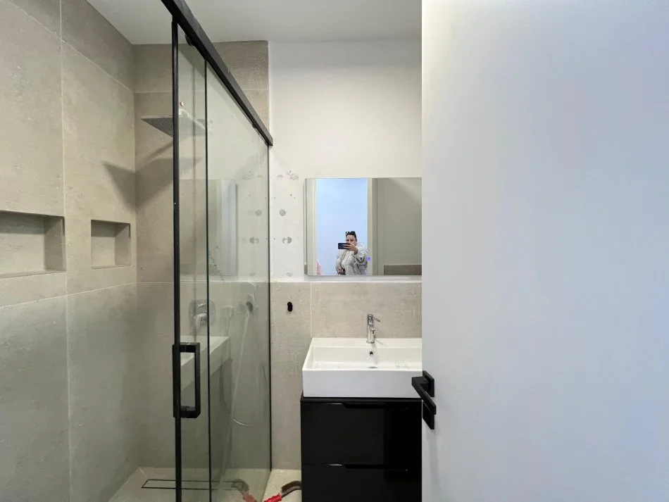 Tirane, jepet me qera apartament 2+1 Kati 2, 99 m² 1.350 € (Liqeni i thate)