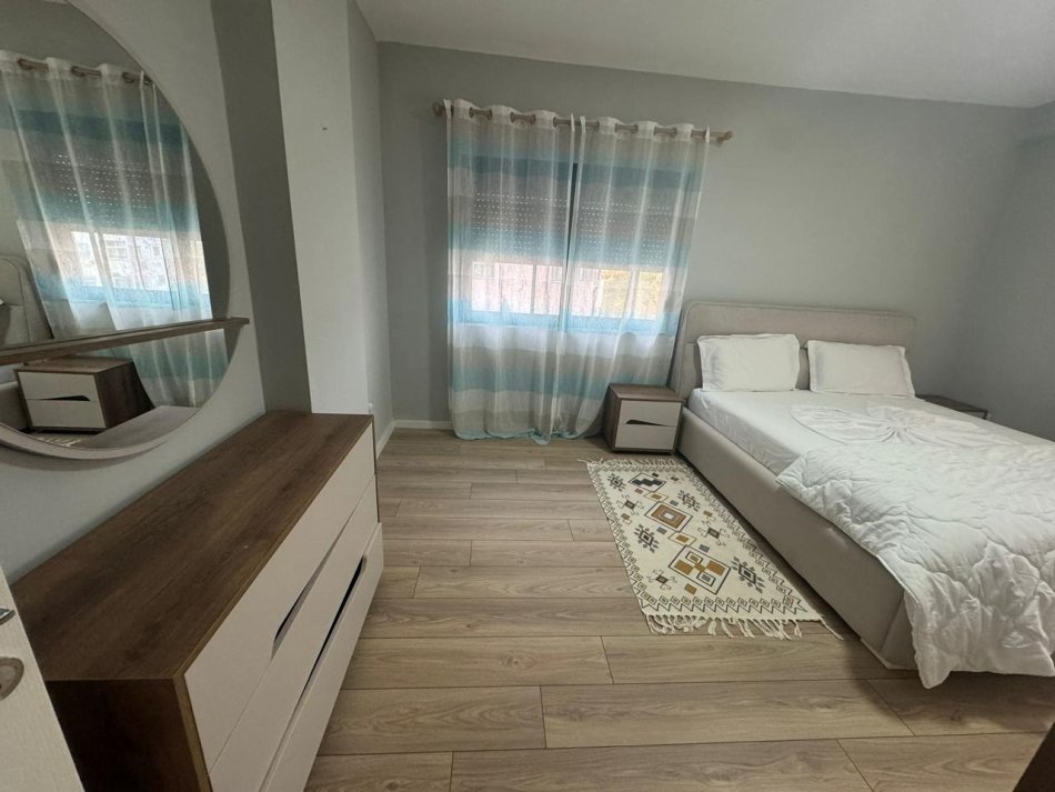 Tirane, jepet me qera apartament 2+1 Kati 4, 100 m² 500 € (rruga e thesarit)