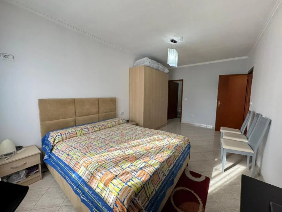 Tirane, jap me qera apartament 2+1+Ballkon Kati 2, 212 m² 250.000 € 