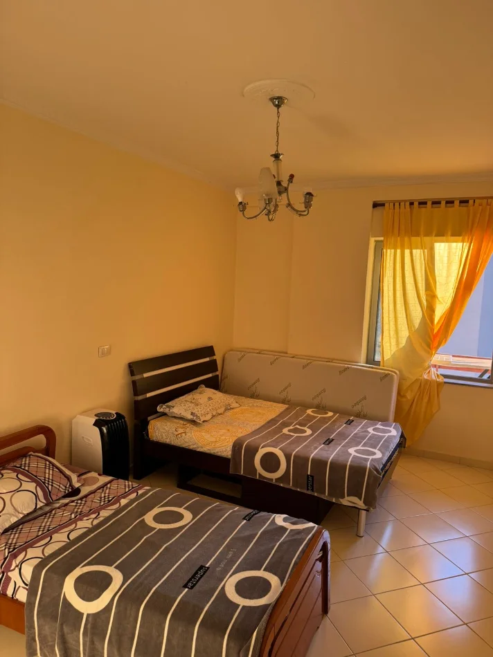 Tirane, jepet me qera apartament 2+1 Kati 4, 100 m² 500 € (Bar Famed Astir)