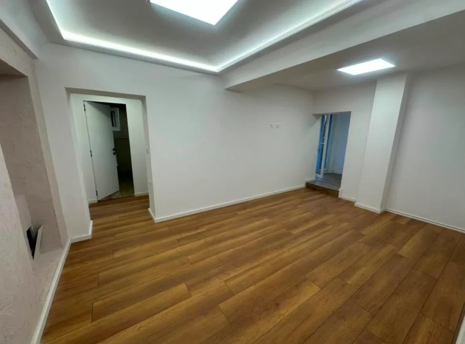 Tirane, jepet me qera ambjent biznesi Kati 1, 78 m² 750 € (brryli)