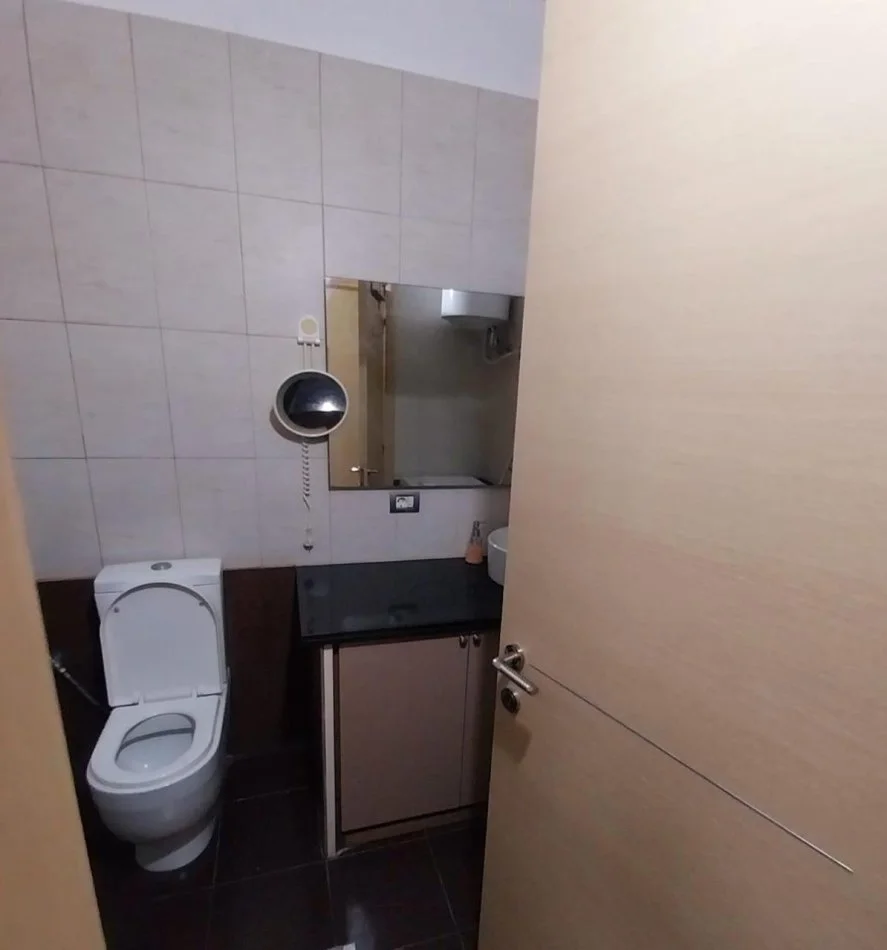 Tirane, jepet me qera apartament 1+1+Ballkon , 450 € (Kodra e Diellit)