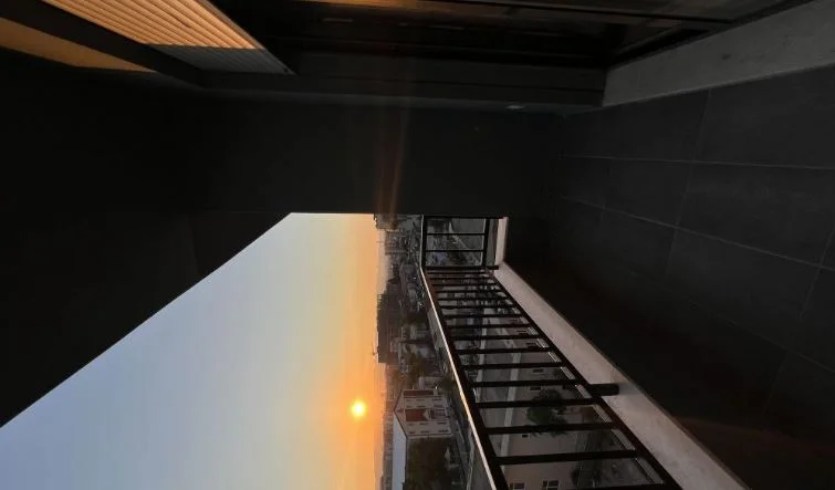Tirane, jepet me qera apartament 2+1 Kati 7, 90 m² 650 € (KINOSTUDIO)