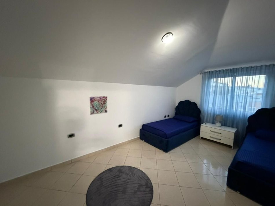 Tirane, jepet me qera apartament 2+1+Ballkon , 750 € (Hamdi sina)