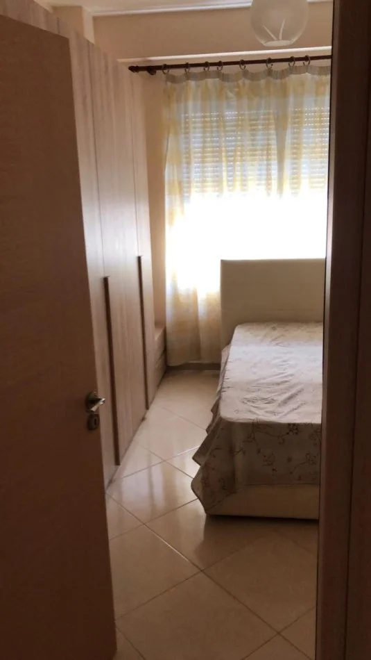 Tirane, jepet me qera apartament 2+1 Kati 2, 104 m² 650 € (Rruga Bilal Golemi)