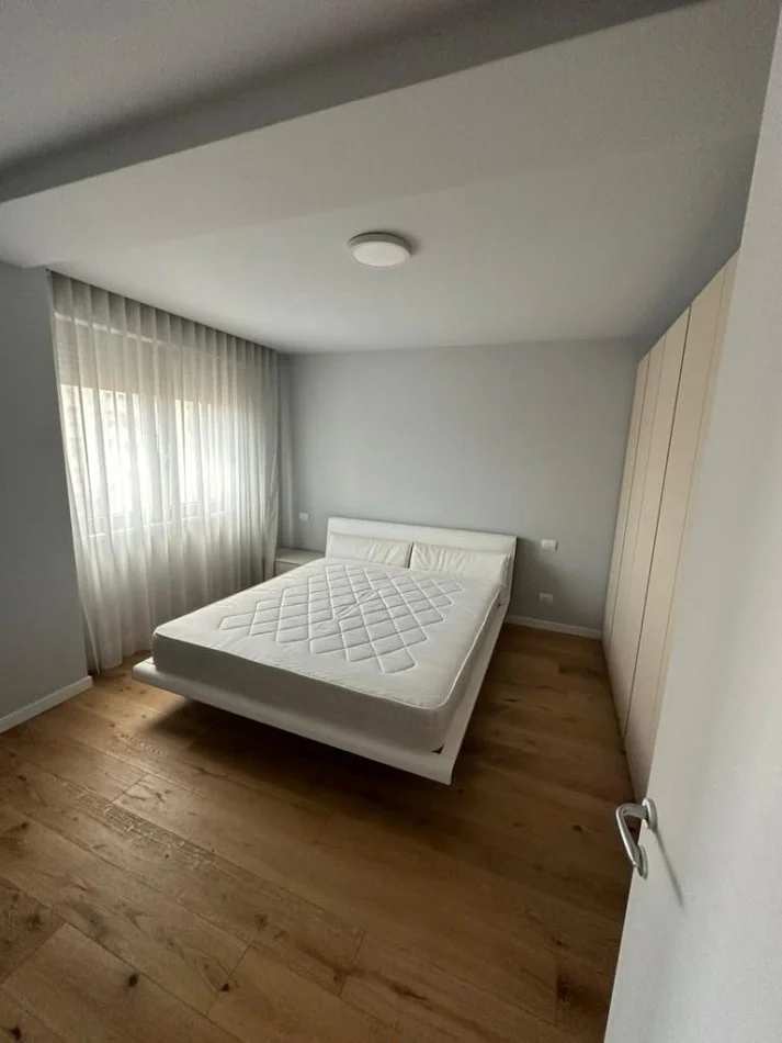 Tirane, jepet me qera apartament 1+1+Aneks+Ballkon Kati 7, 1.000 € (Vaso pasha)