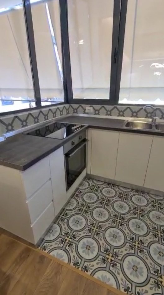 Tirane, jepet me qera apartament 1+1+Ballkon Kati 3, 65 m² 460 € (rruga Ndre Mjeda)